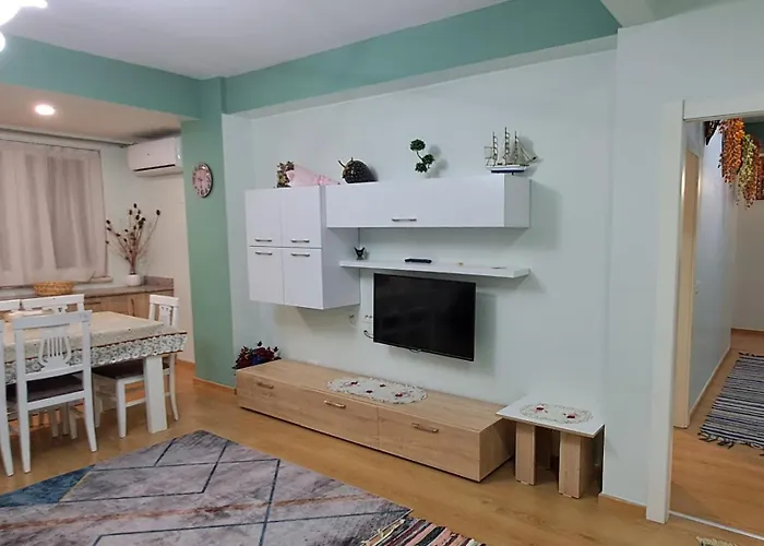 Spacious Urban Nest 地拉那